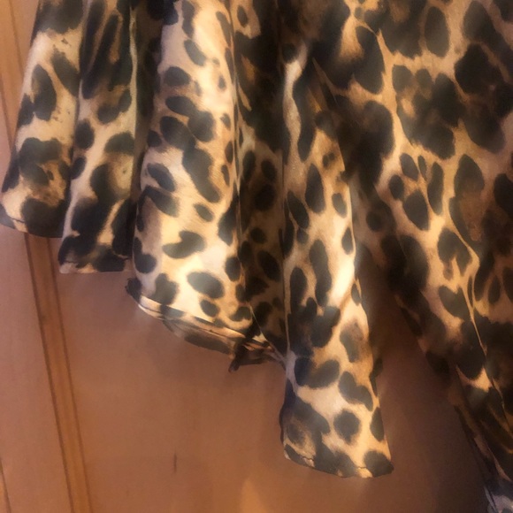 BB ☘️Dakota leopard print wrap dress☘️ - Picture 7 of 10